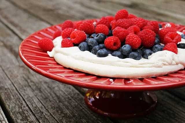 pavlova recipe with berries