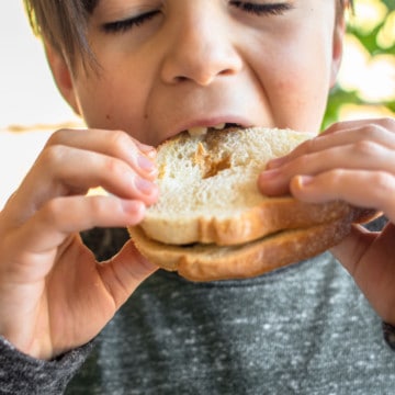 Kids Digestive Problems: child eating sandwich
