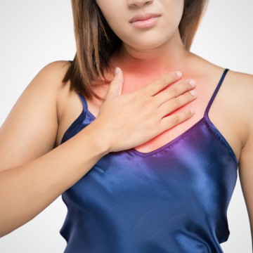 woman with heartburn - what causes heartburn and acid reflux