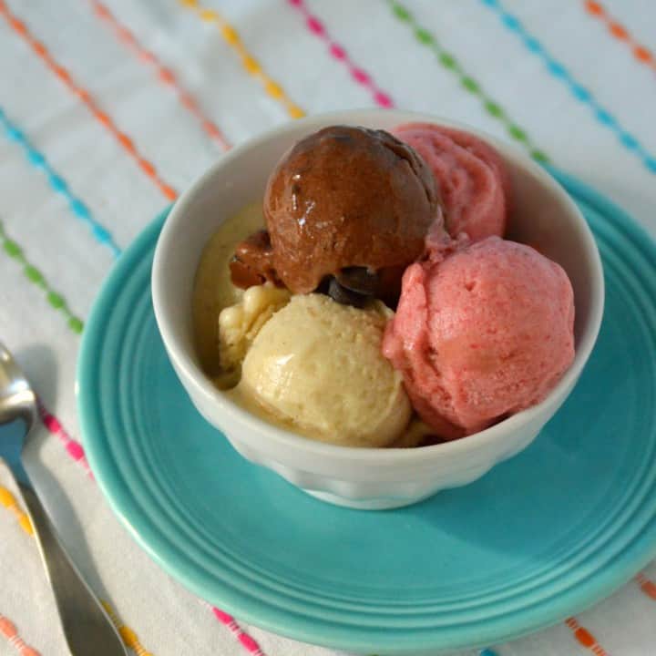 How To Make Vanilla, Strawberry and Double Chocolate Nice Cream (Banana Ice Cream)