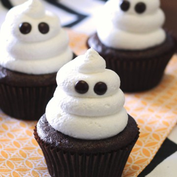 vegan ghost cupcakes for Halloween