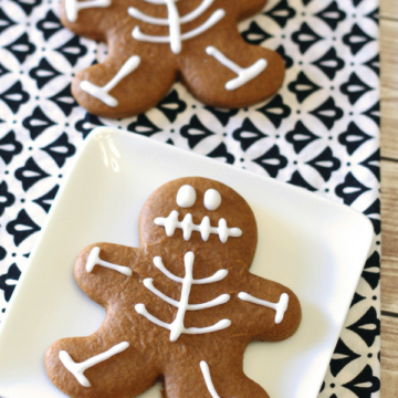vegan gingerbread cookies with skeleton icing for halloween