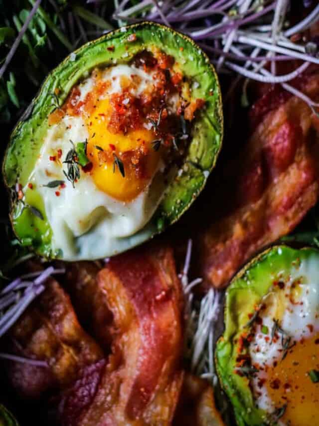 Easy and Delicious Avocado Baked Eggs