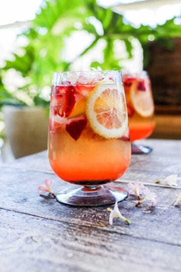 strawberry lemon smash cocktail