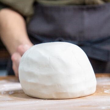 ball of marshmallow fondant