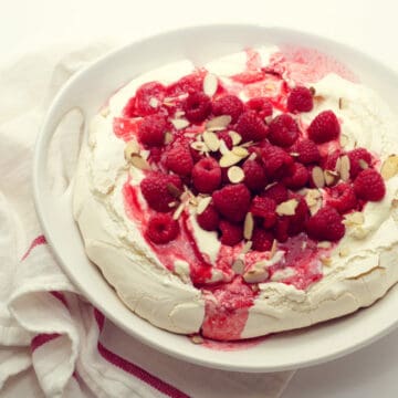 perfect pavlova recipe with raspberries